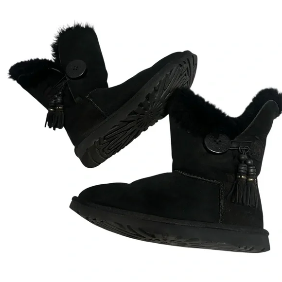 Ugg Bailey Button Charms Short Black Boots Size 6 - Picture 2 of 5